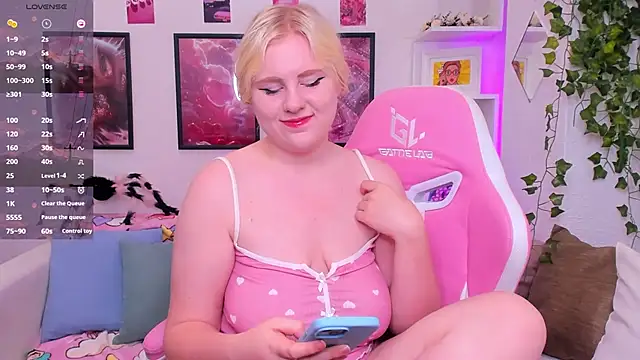 Snapshot of art_lovee chatting on 09/25/25, 01:09 art lovee online show from 09/25/25, 01:09