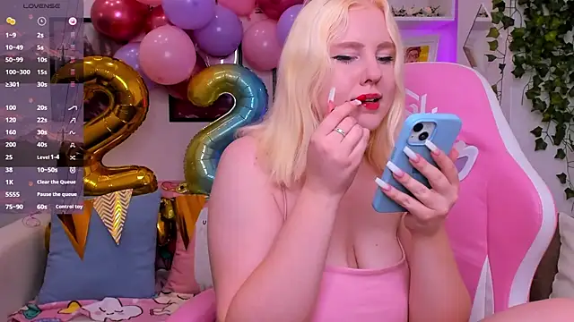 Snapshot of art_lovee chatting on 10/07/25, 01:25 art lovee online show from 10/07/25, 01:25