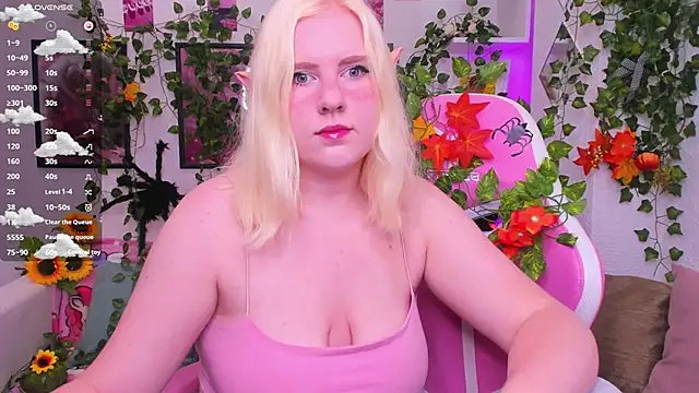 Snapshot of art_lovee chatting on 10/19/25, 02:23 art lovee online show from 10/19/25, 02:23