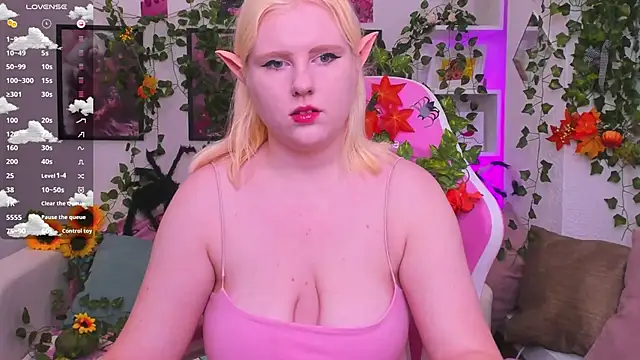 Snapshot of art_lovee chatting on 10/27/25, 03:21 art lovee online show from 10/27/25, 03:21