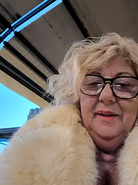 Snapshot of Merilulla chatting on 11/14/25, 04:06 Merilulla online show from 11/14/25, 04:06