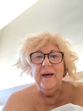 Snapshot of Merilulla chatting on 11/15/25, 09:39 Merilulla online show from 11/15/25, 09:39