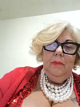 Snapshot of Merilulla chatting on 12/18/25, 02:06 Merilulla online show from 12/18/25, 02:06