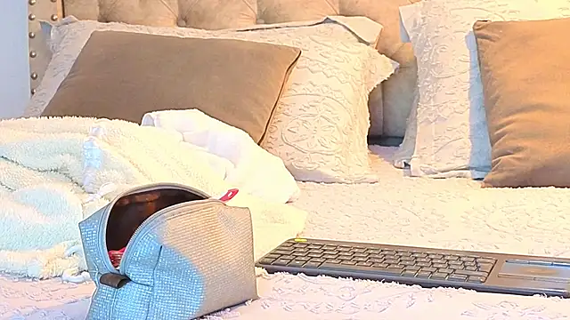 KeryHillson online show from 11/15/25, 12:13