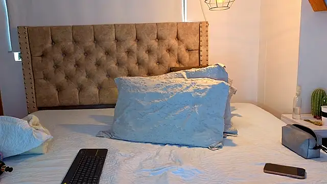 KeryHillson online show from 01/10/26, 12:40