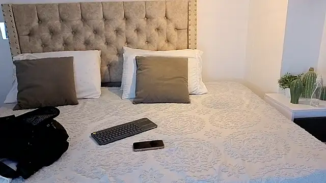 KeryHillson online show from 01/17/26, 01:16