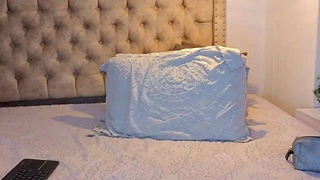 KeryHillson online show from 02/11/26, 12:32