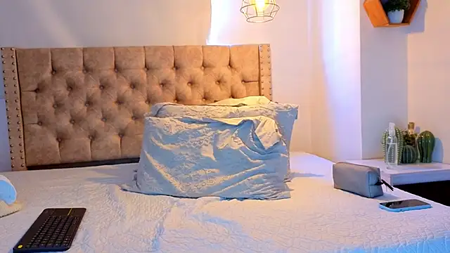 KeryHillson online show from 03/01/26, 03:47