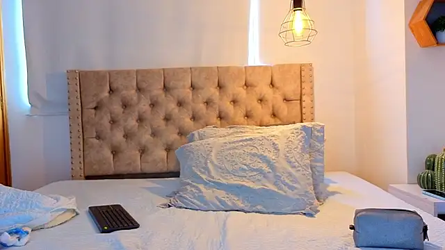 KeryHillson online show from 03/06/26, 02:13