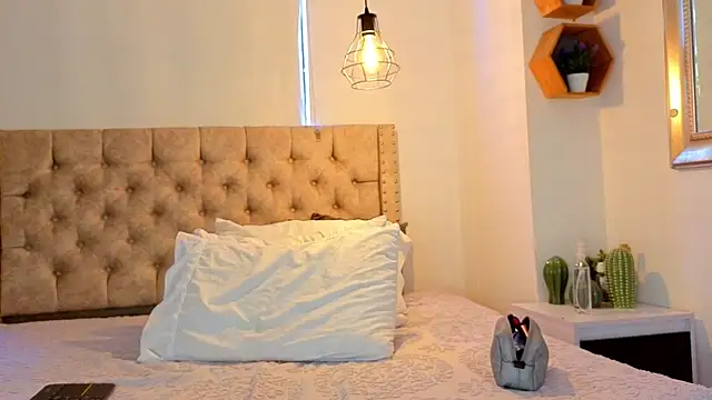 KeryHillson online show from 04/09/26, 02:11