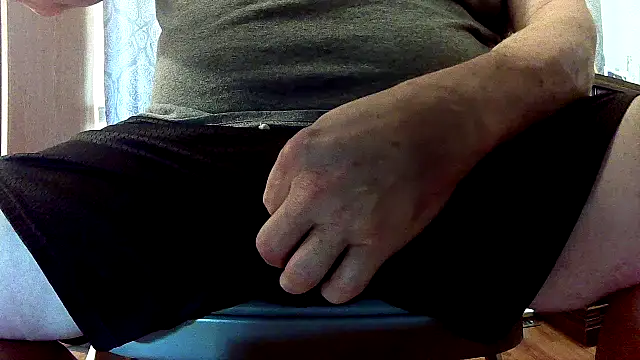 Snapshot of Auger chatting on 10/05/25, 09:02 Auger online show from 10/05/25, 09:02