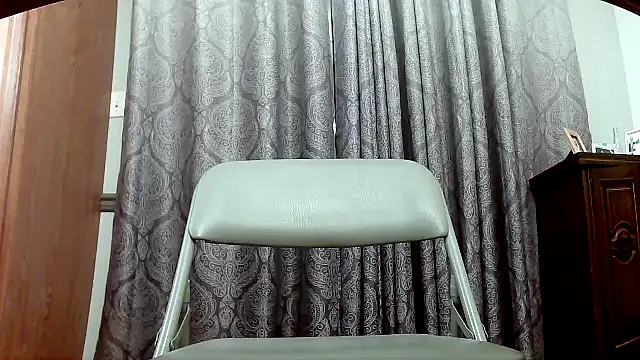 Snapshot of Auger chatting on 11/20/25, 12:11 Auger online show from 11/20/25, 12:11