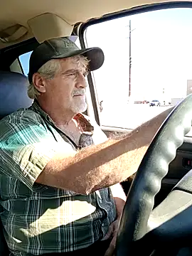 Snapshot of TTolbert chatting on 12/07/24, 06:04 TTolbert online show from 12/07/24, 06:04