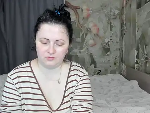 Snapshot of Lillian2 chatting on 03/27/26, 01:33 Lillian2 online show from 03/27/26, 01:33
