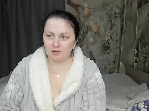 Snapshot of Lillian2 chatting on 04/13/26, 08:03 Lillian2 online show from 04/13/26, 08:03