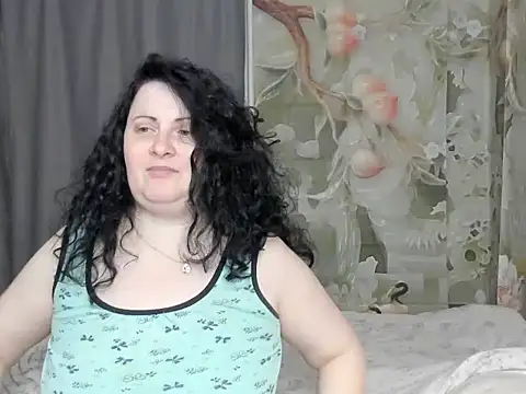 Snapshot of Lillian2 chatting on 04/22/26, 06:42 Lillian2 online show from 04/22/26, 06:42