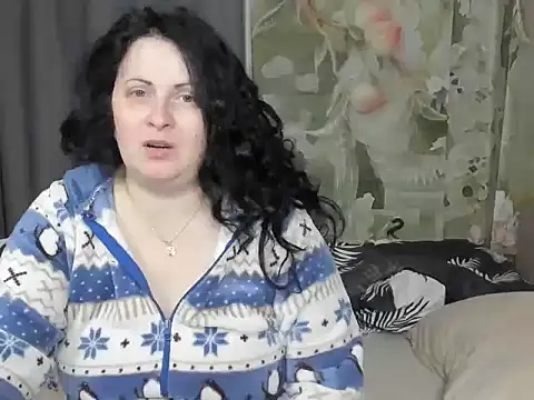 Snapshot of Lillian2 chatting on 05/01/26, 01:43 Lillian2 online show from 05/01/26, 01:43