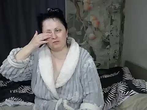 Snapshot of Lillian2 chatting on 05/13/26, 09:33 Lillian2 online show from 05/13/26, 09:33
