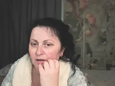 Snapshot of Lillian2 chatting on 06/14/26, 02:41 Lillian2 online show from 06/14/26, 02:41