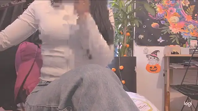 MYFAVOURITESTRAGER online show from 10/28/25, 04:09