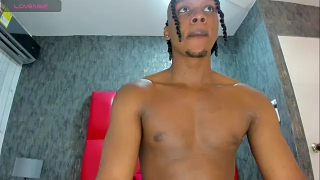 Snapshot of DominicSccott chatting on 05/17/26, 12:34 DominicSccott online show from 05/17/26, 12:34