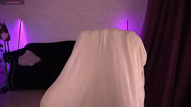 Snapshot of Daenerys_Daenn chatting on 01/14/25, 07:48 Daenerys Daenn online show from 01/14/25, 07:48