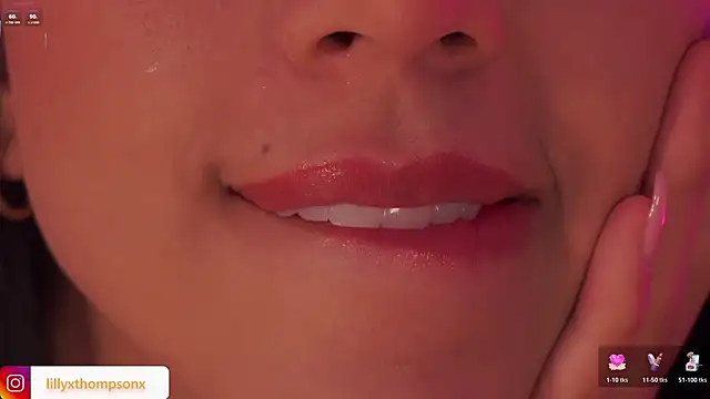 Snapshot of LillyThompson chatting on 11/16/25, 08:47 LillyThompson online show from 11/16/25, 08:47