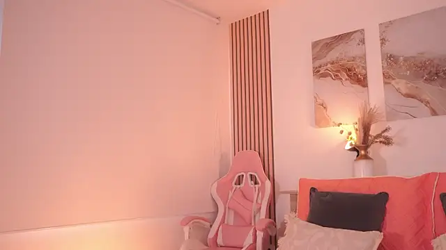 Snapshot of LillyThompson chatting on 03/19/26, 09:19 LillyThompson online show from 03/19/26, 09:19