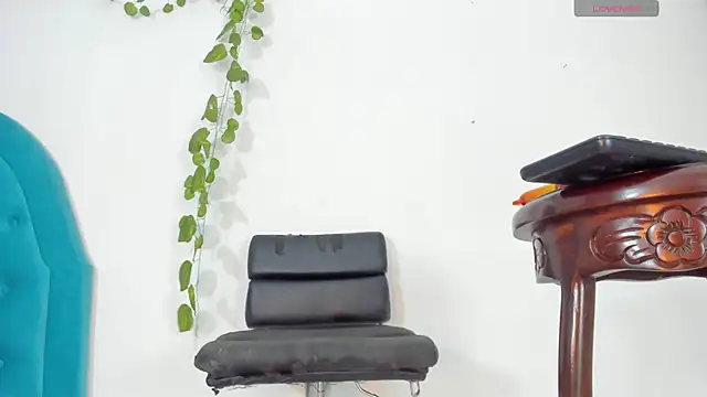 BunnyHotsx online show from 12/13/24, 05:49