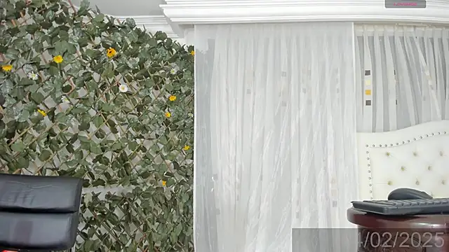 BunnyHotsx online show from 02/04/25, 10:24