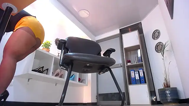 Natashaclaus04 online show from 02/19/25, 11:17