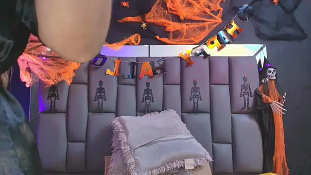  MiaBrown  online show from 10/27/25, 12:09