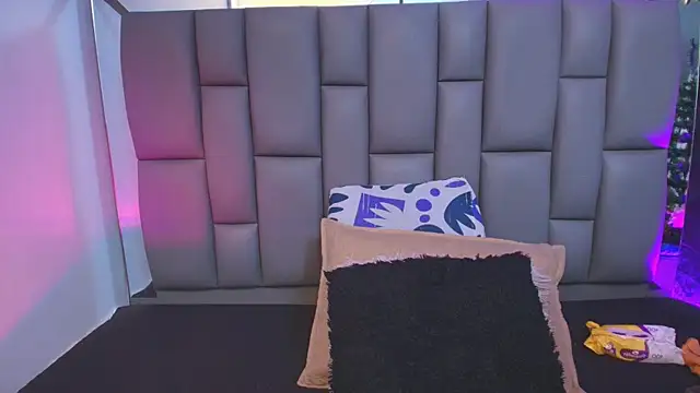  MiaBrown  online show from 11/25/25, 12:05