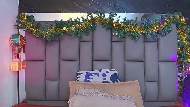  MiaBrown  online show from 12/05/25, 12:03