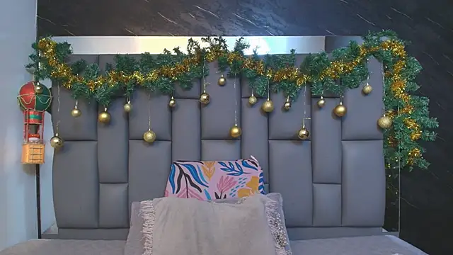  MiaBrown  online show from 12/15/25, 12:09