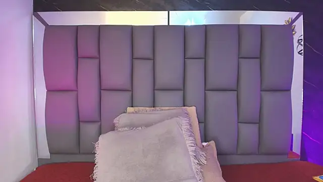 Snapshot of _MiaBrown_ chatting on 03/12/26, 12:11 MiaBrown online show from 03/12/26, 12:11