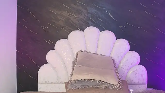 Snapshot of _MiaBrown_ chatting on 03/30/26, 12:06 MiaBrown online show from 03/30/26, 12:06