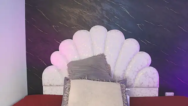 Snapshot of _MiaBrown_ chatting on 04/01/26, 12:06 MiaBrown online show from 04/01/26, 12:06