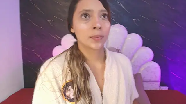 Snapshot of _MiaBrown_ chatting on 04/04/26, 12:13 MiaBrown online show from 04/04/26, 12:13