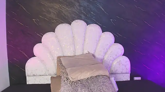 Snapshot of _MiaBrown_ chatting on 04/06/26, 12:06 MiaBrown online show from 04/06/26, 12:06