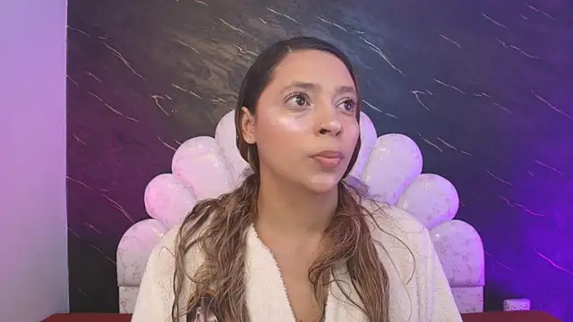 Snapshot of _MiaBrown_ chatting on 04/07/26, 12:05 MiaBrown online show from 04/07/26, 12:05