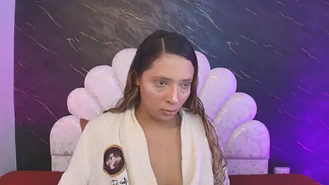 Snapshot of _MiaBrown_ chatting on 04/10/26, 12:10 MiaBrown online show from 04/10/26, 12:10