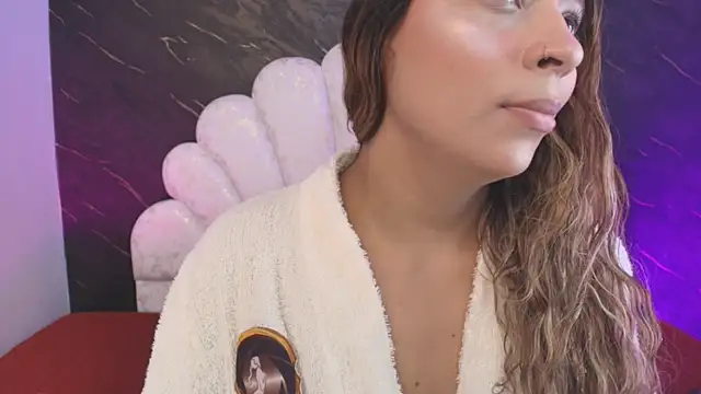 Snapshot of _MiaBrown_ chatting on 04/14/26, 12:11 MiaBrown online show from 04/14/26, 12:11