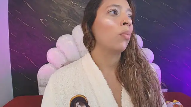 Snapshot of _MiaBrown_ chatting on 04/17/26, 12:08 MiaBrown online show from 04/17/26, 12:08