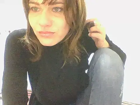 Snapshot of Emyly83 chatting on 01/11/25, 01:22 Emyly83 online show from 01/11/25, 01:22