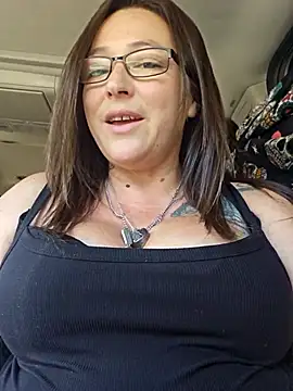 Snapshot of angelbaby1998 chatting on 10/18/25, 06:52 angelbaby1998 online show from 10/18/25, 06:52