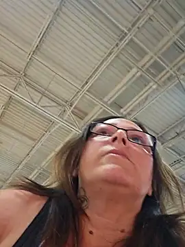 Snapshot of angelbaby1998 chatting on 04/11/26, 12:37 angelbaby1998 online show from 04/11/26, 12:37