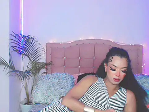 Snapshot of Tanedra_collings chatting on 01/16/25, 05:53 Tanedra collings online show from 01/16/25, 05:53