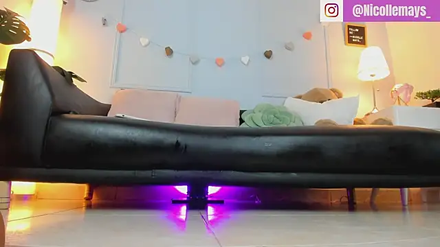 Nicollemays online show from 03/03/25, 07:17