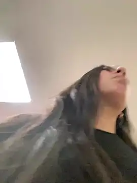 Nicollemays online show from 03/18/25, 12:14